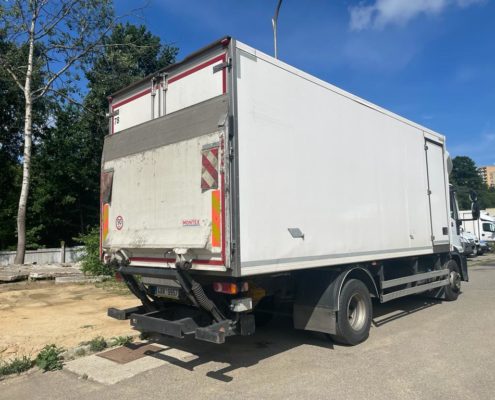 Náklaná auto zezadu